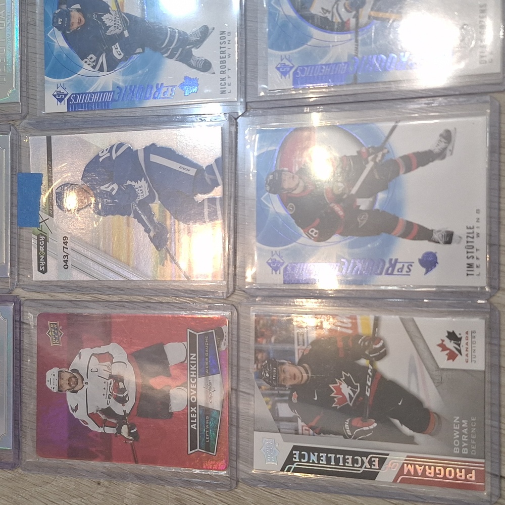 (SAVE 30% WHEN BUNDLE 2 OR MORE ITEMS) 16 Premium Hockey Cards - Picture 4 of 5